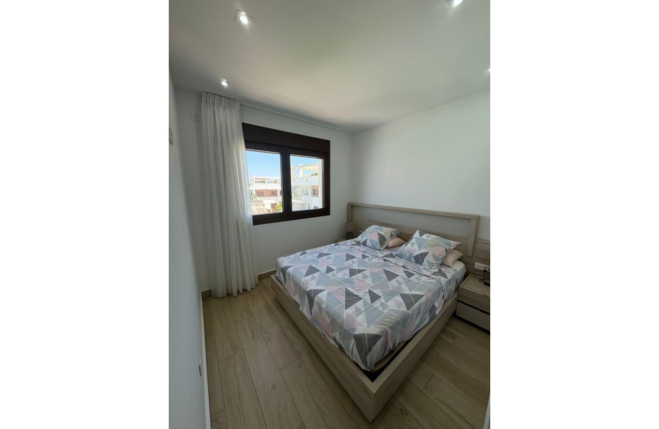 Z drugiej ręki - Bungalow -
Torrevieja - Los Balcones