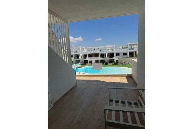 Z drugiej ręki - Bungalow -
Torrevieja - Los Balcones