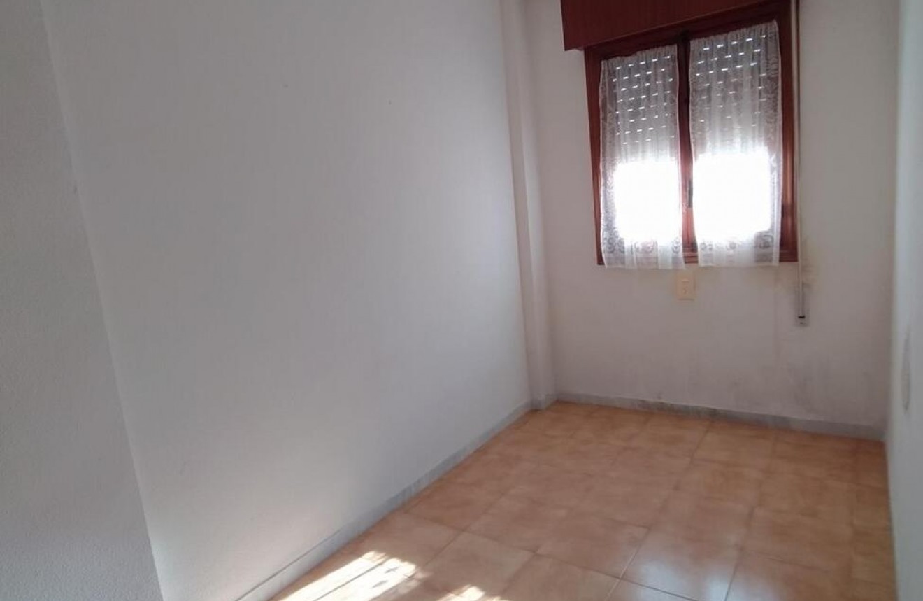 Segunda mano - Apartamento / piso -
Torrevieja - La Mata