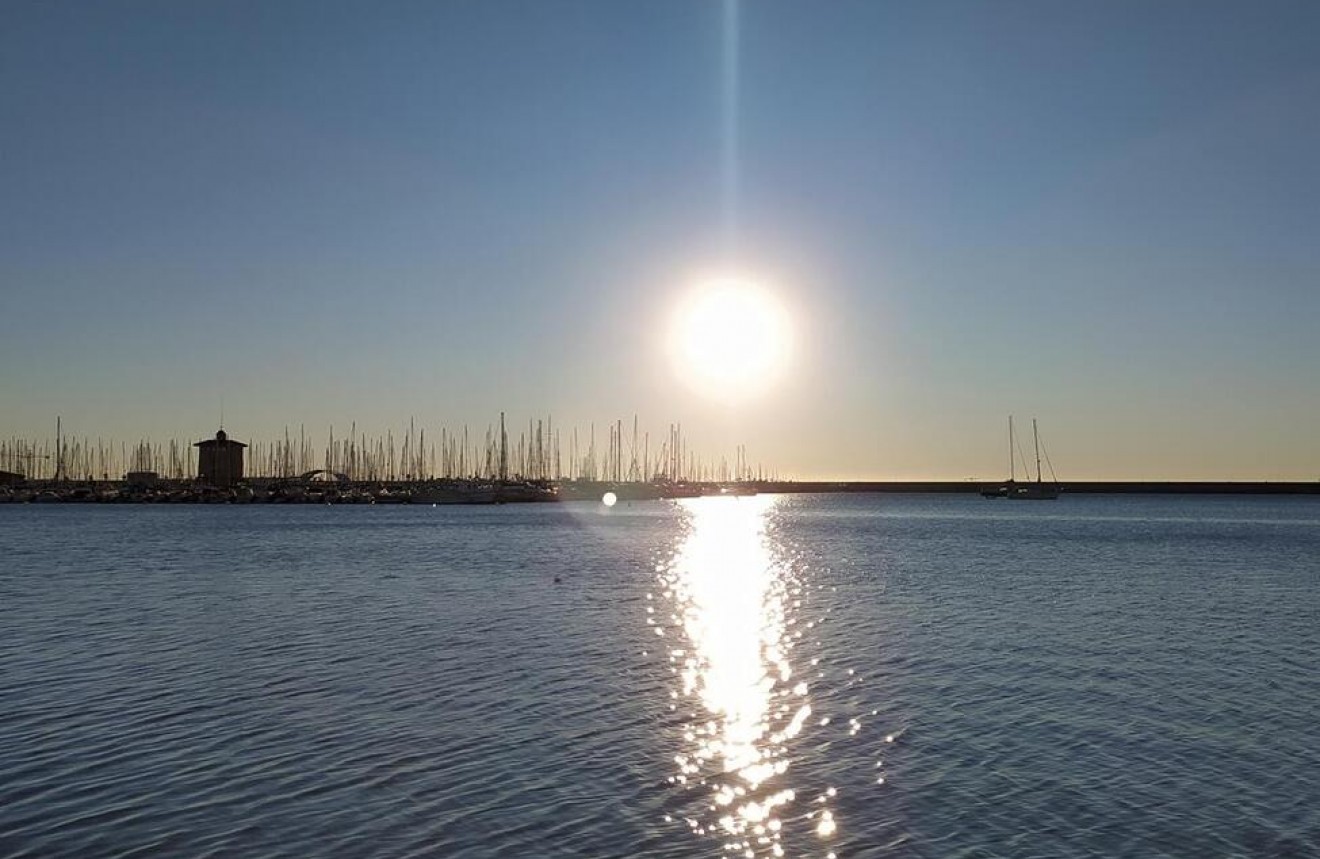 Z drugiej ręki - Mieszkanie w bloku -
Torrevieja - Acequion