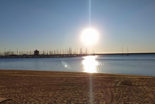 Z drugiej ręki - Mieszkanie w bloku -
Torrevieja - Acequion