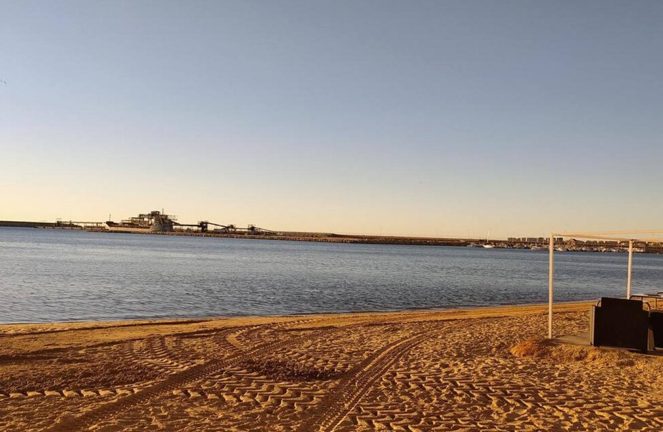 Z drugiej ręki - Mieszkanie w bloku -
Torrevieja - Acequion