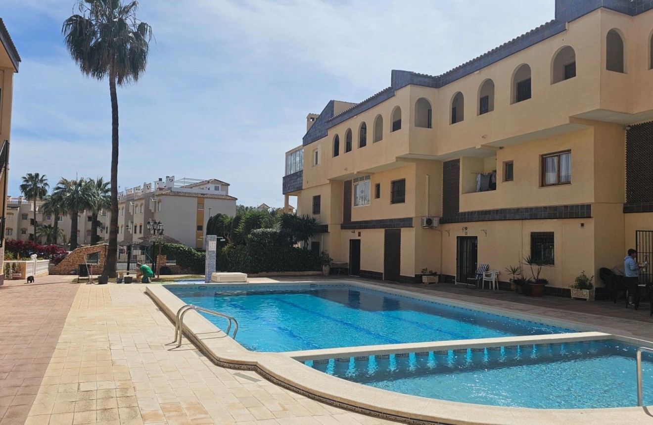 Resale - Apartment / flat -
Torrevieja - Punta prima