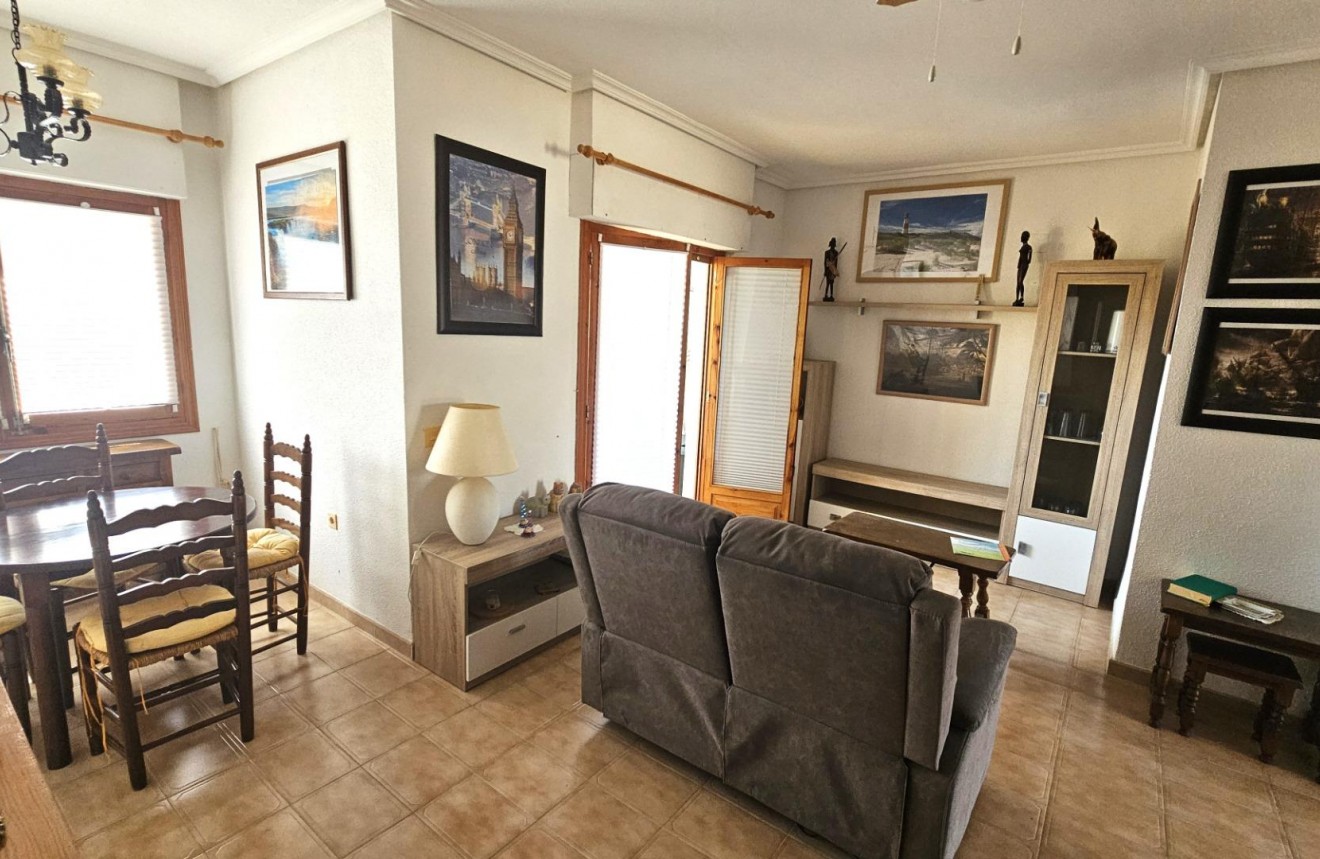 Resale - Apartment / flat -
Torrevieja - Punta prima