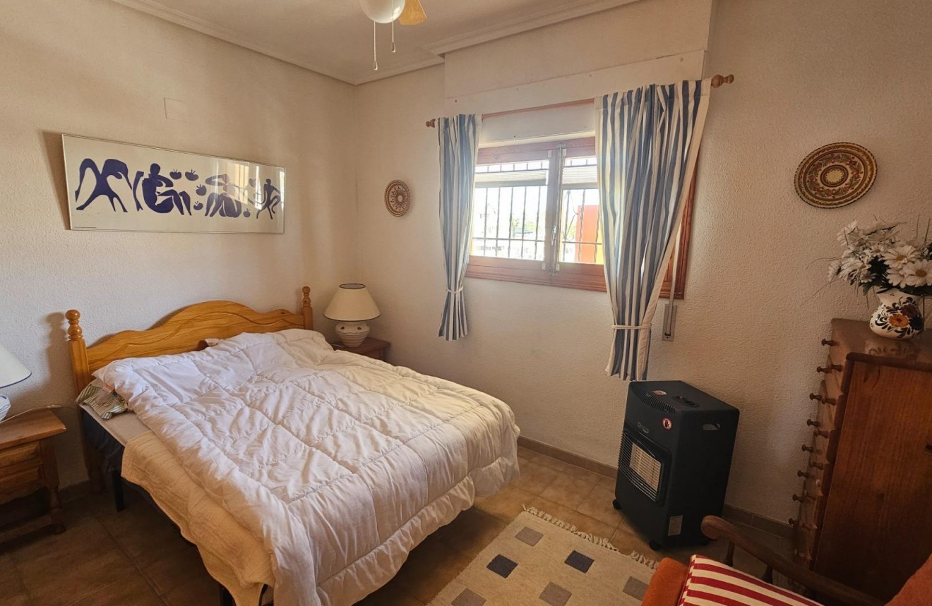 Resale - Apartment / flat -
Torrevieja - Punta prima