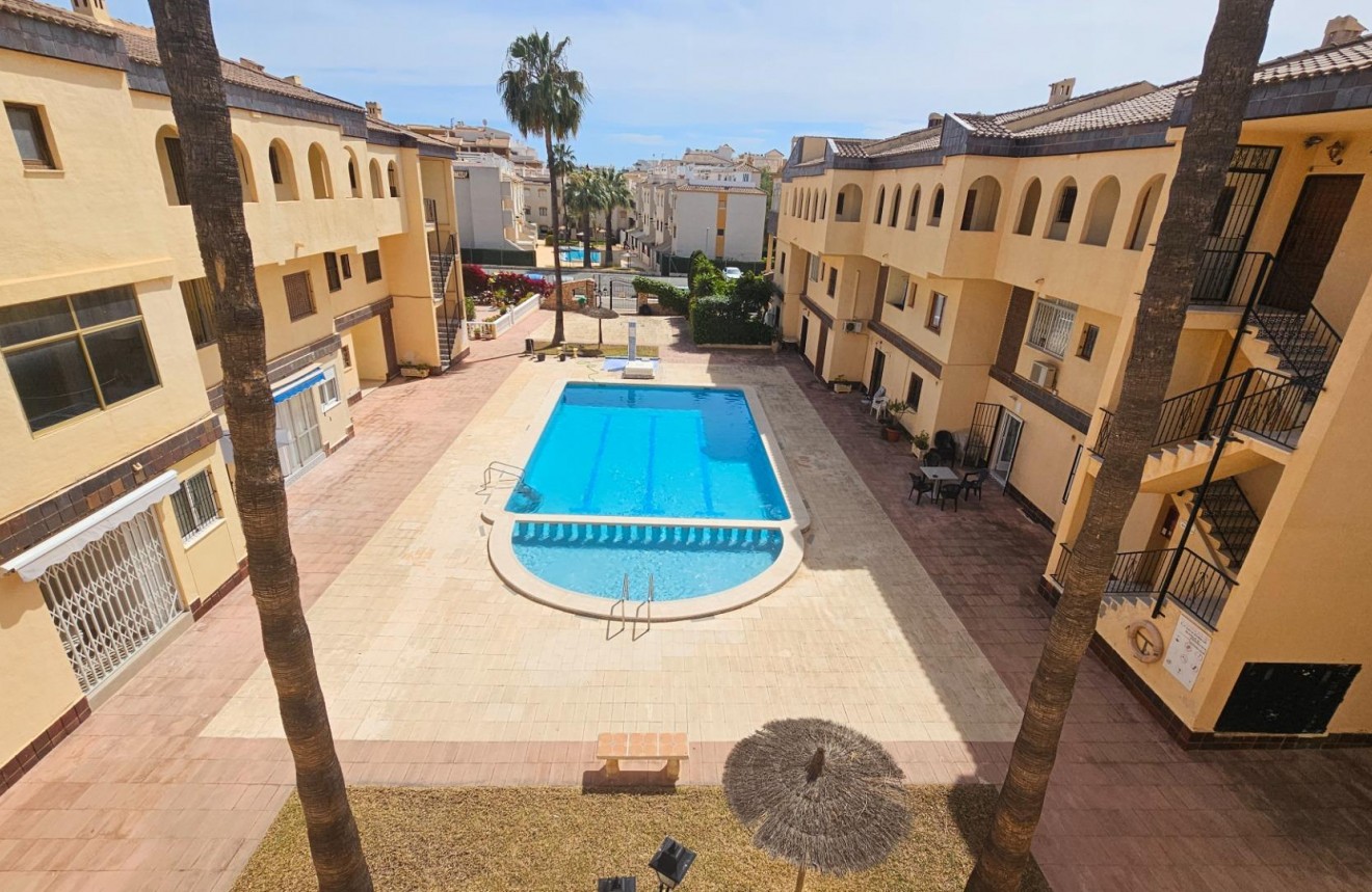 D'occasion - Appartement -
Torrevieja - Punta prima