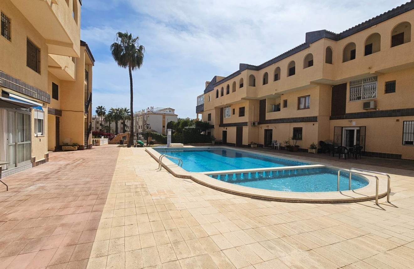 Resale - Apartment / flat -
Torrevieja - Punta prima