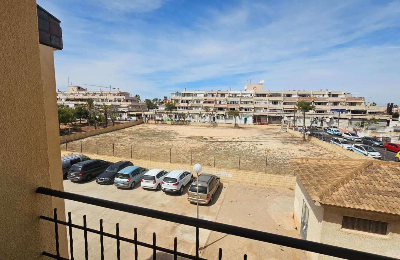 D'occasion - Appartement -
Torrevieja - Punta prima