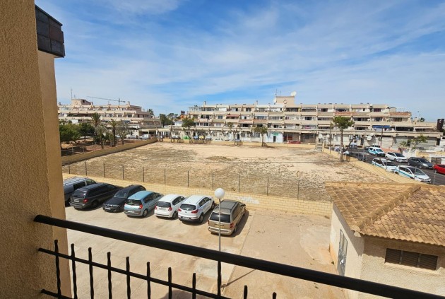 Z drugiej ręki - Mieszkanie w bloku -
Torrevieja - Punta prima