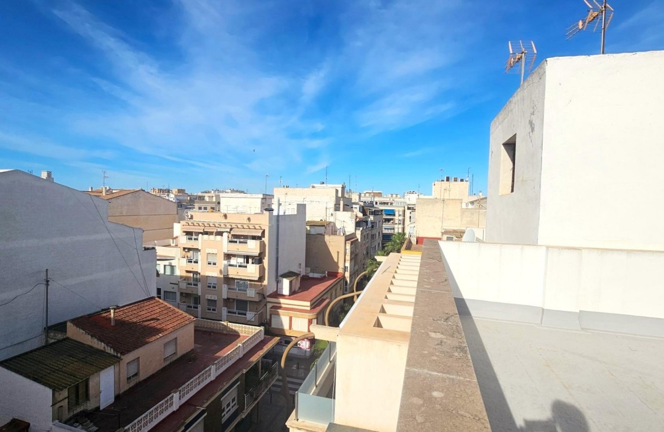 Tweedehands - Appartement / flat -
Torrevieja - Centro