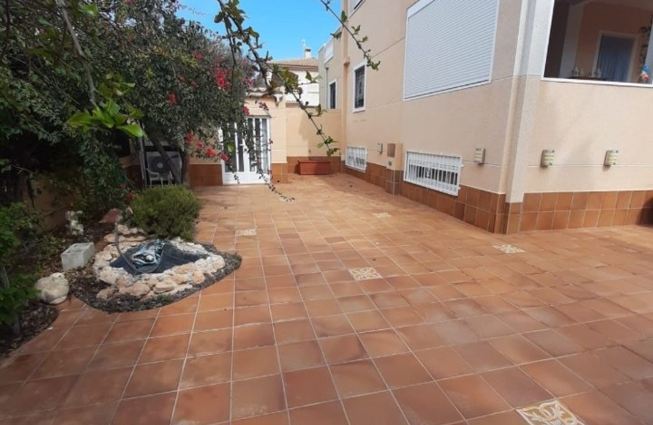 Resale - Chalet -
Torrevieja - Costa Blanca