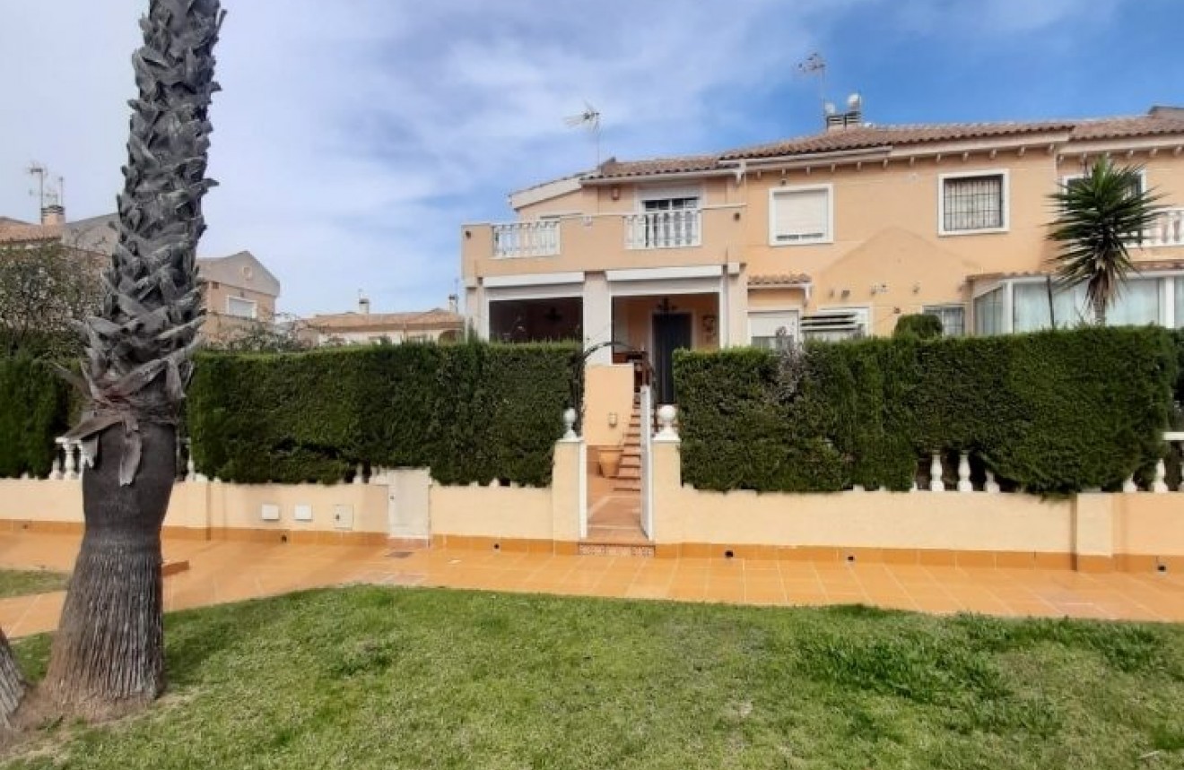 Resale - Chalet -
Torrevieja - Costa Blanca