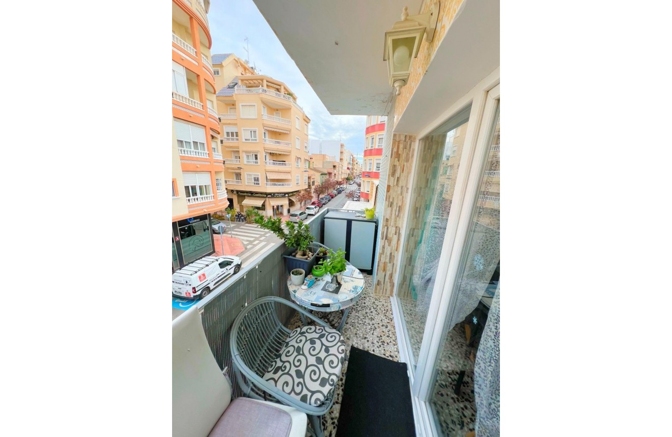 Resale - Apartment / flat -
Torrevieja - Centro