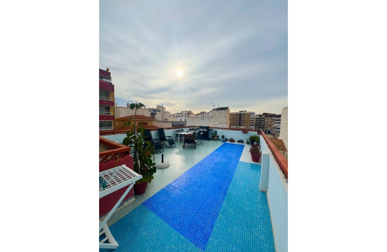 Resale - Apartment / flat -
Torrevieja - Centro