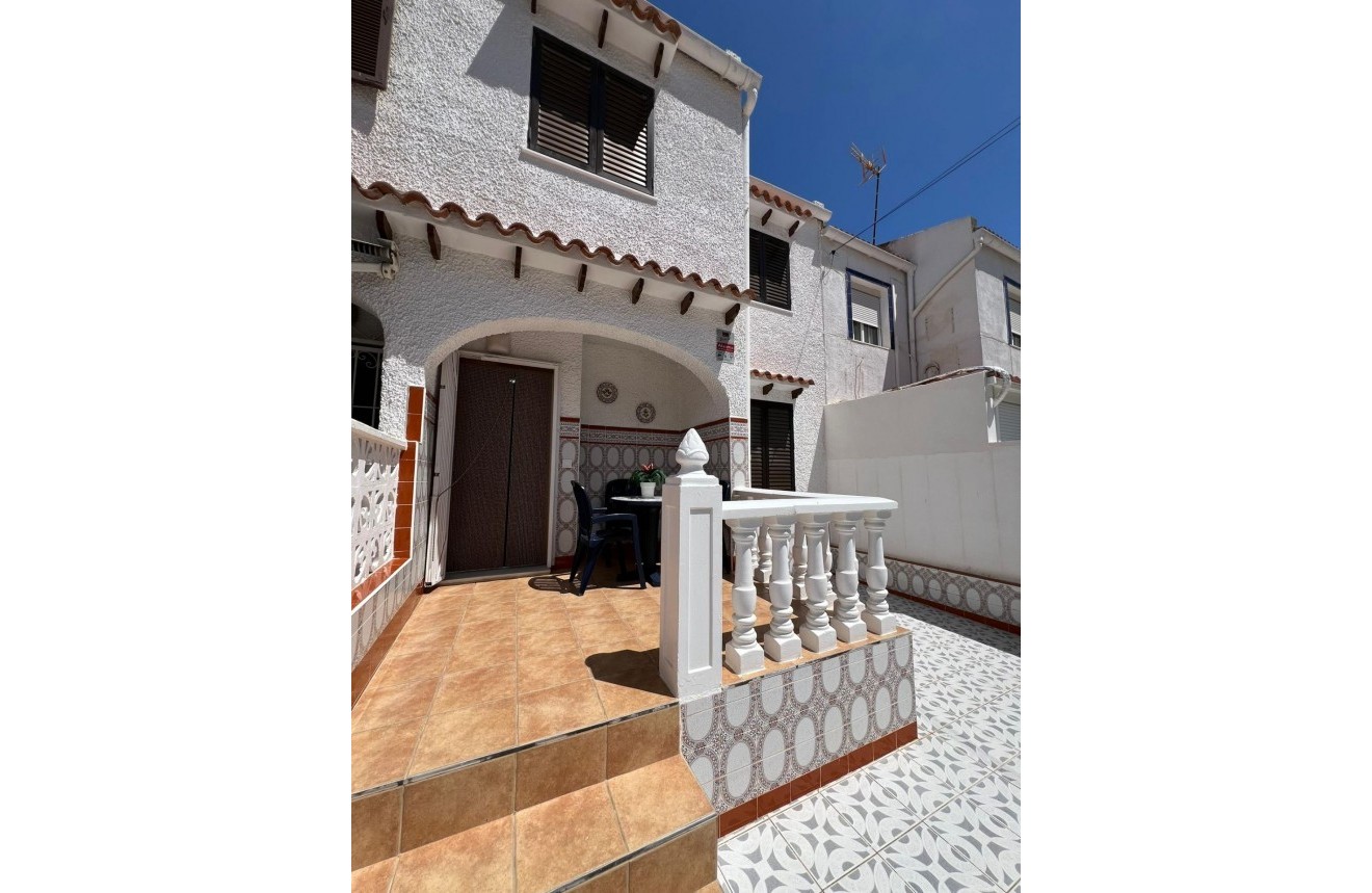 Resale - Chalet -
Torrevieja - Calas blanca