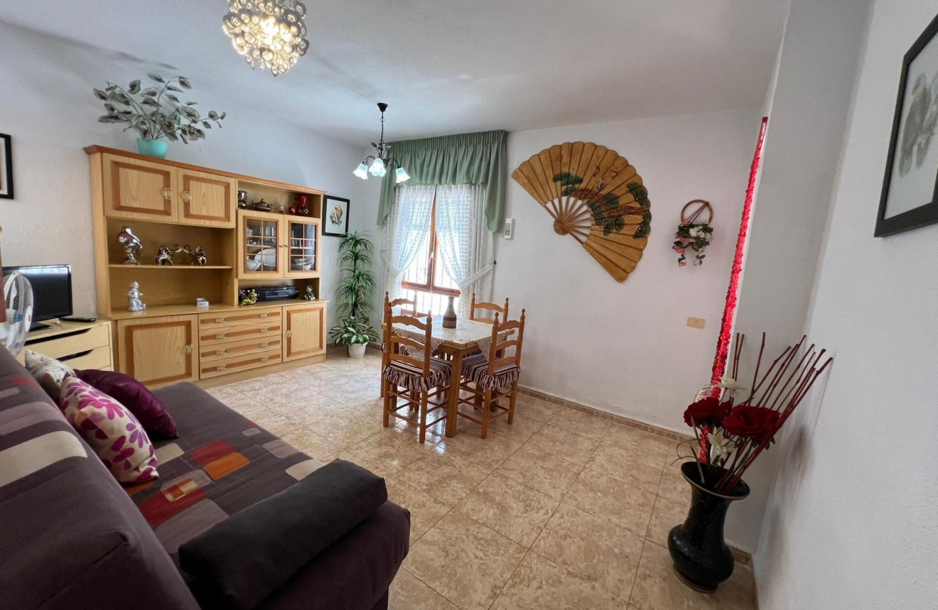 Resale - Chalet -
Torrevieja - Calas blanca