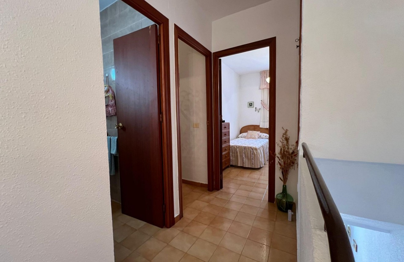 Resale - Chalet -
Torrevieja - Calas blanca