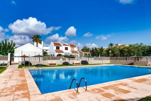 Resale - Chalet -
Torrevieja - Calas blanca