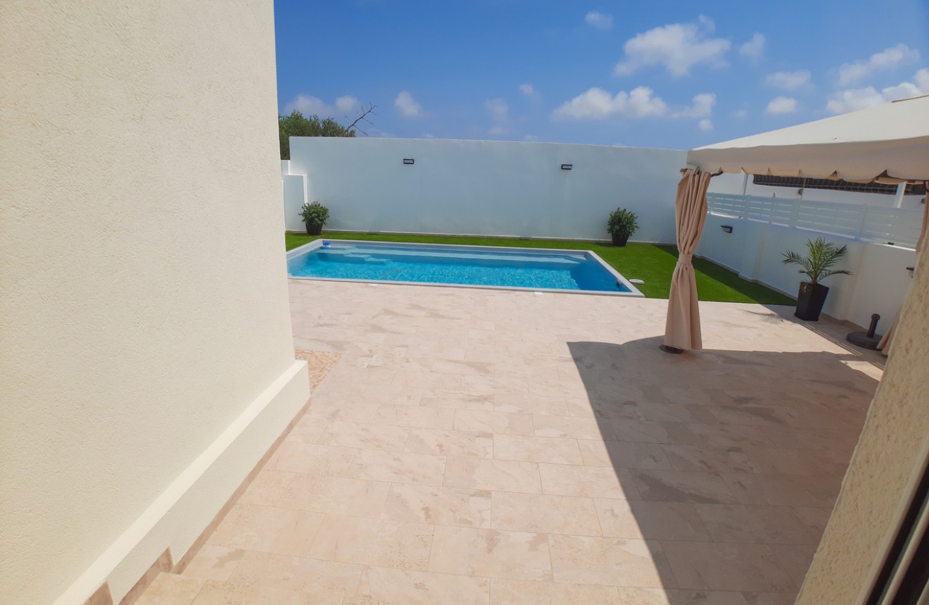 Resale - Chalet -
Torrevieja - Costa Blanca