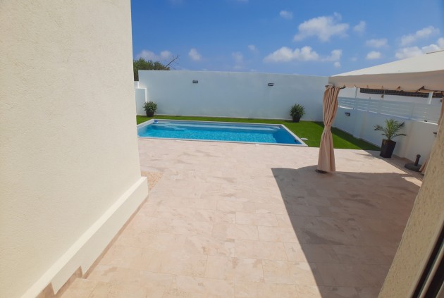 Resale - Chalet -
Torrevieja - Costa Blanca