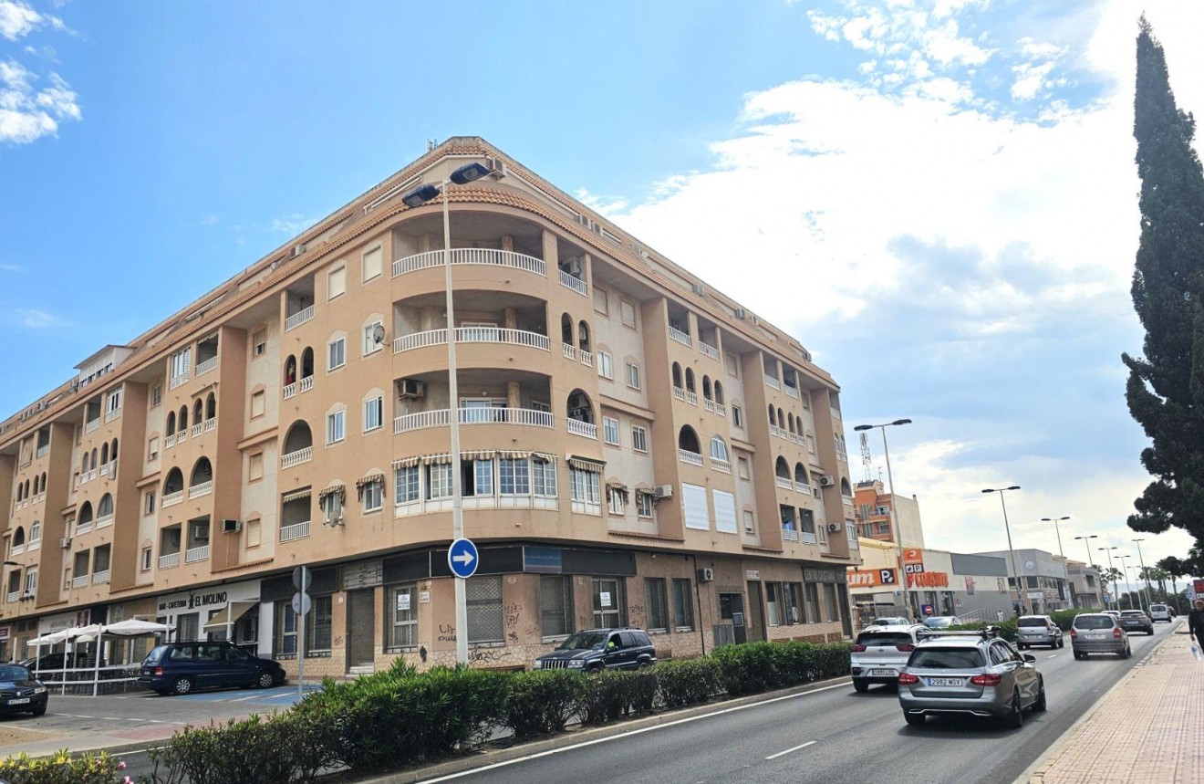 Resale - Apartment / flat -
Torrevieja - El molino