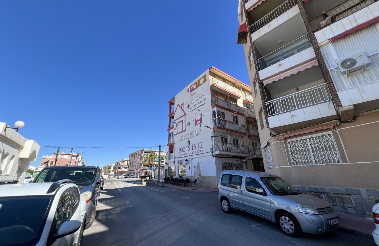 Z drugiej ręki - Mieszkanie w bloku -
Torrevieja - Costa Blanca