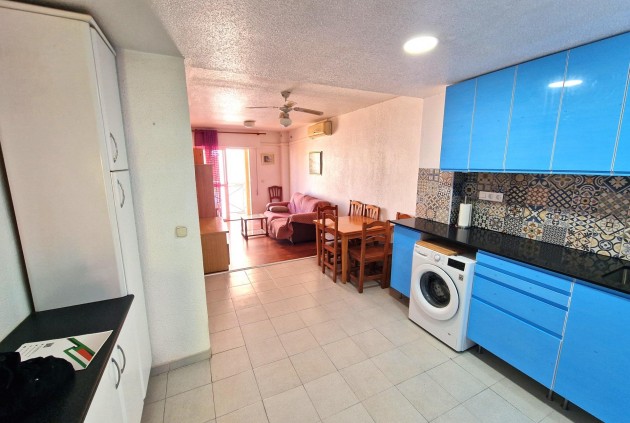 Resale - Apartment / flat -
Torrevieja - Centro