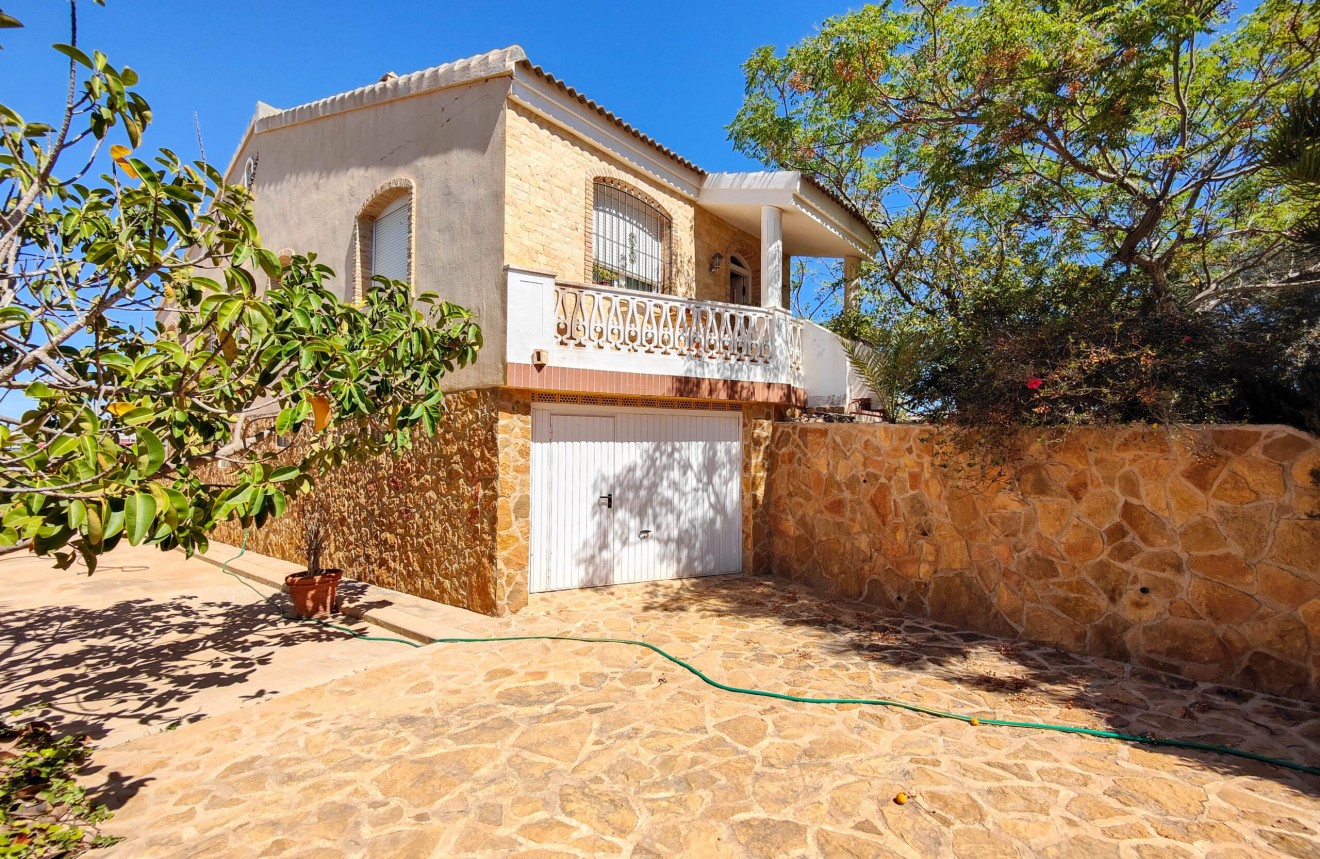 Resale - Chalet -
Torrevieja - Costa Blanca