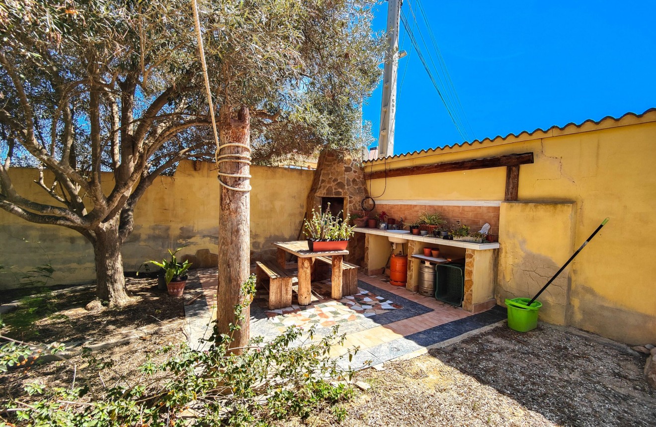 Resale - Chalet -
Torrevieja - Costa Blanca