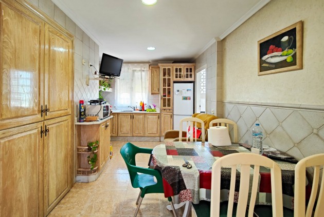 Resale - Chalet -
Torrevieja - Costa Blanca