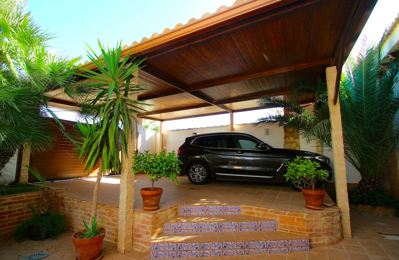 D'occasion - Chalet -
Torrevieja - Costa Blanca