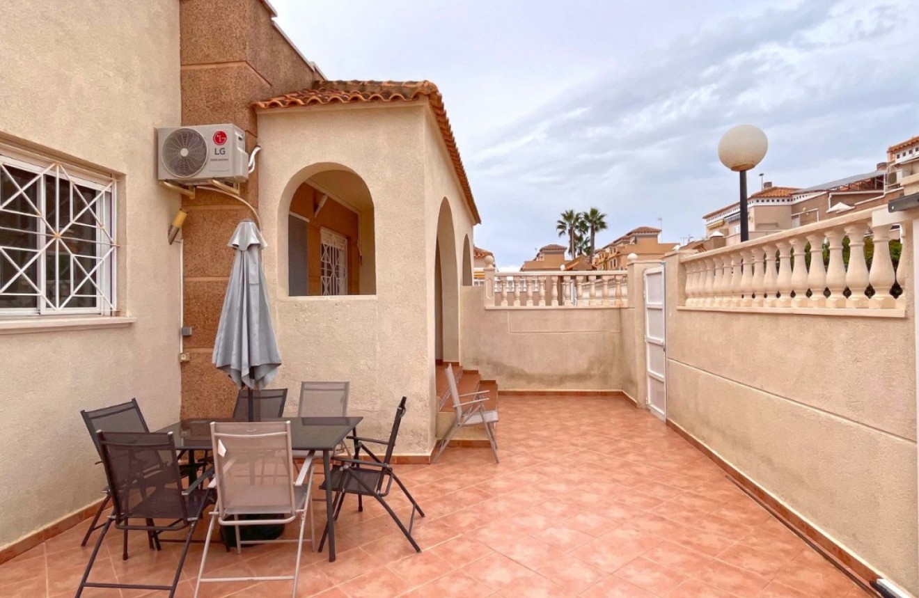 Resale - Chalet -
Torrevieja - Costa Blanca