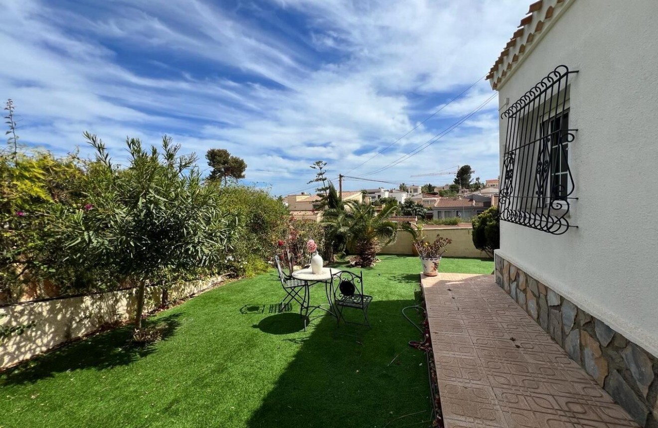 Z drugiej ręki - Szalet -
Los Balcones - Costa Blanca