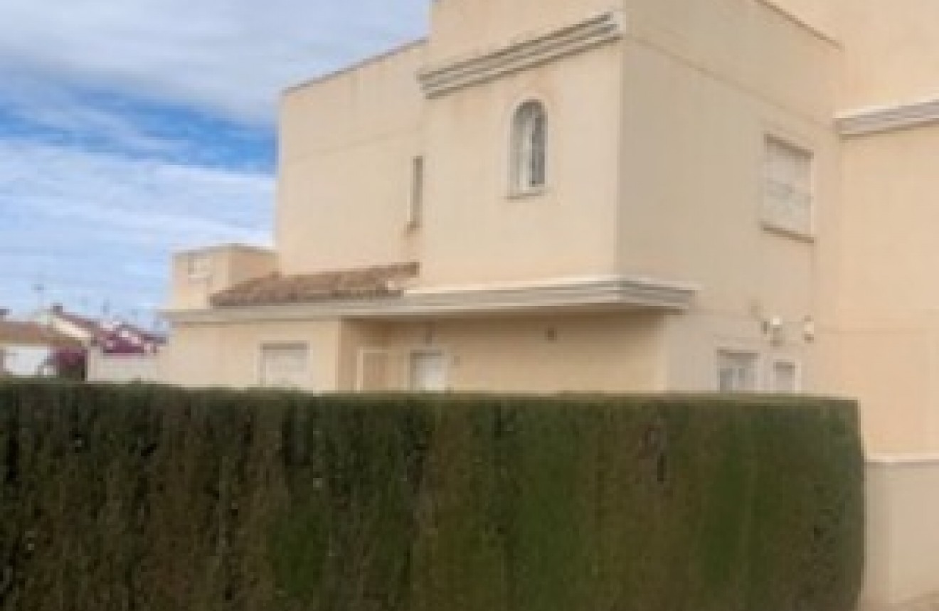 Resale - Chalet -
Los Altos - Costa Blanca