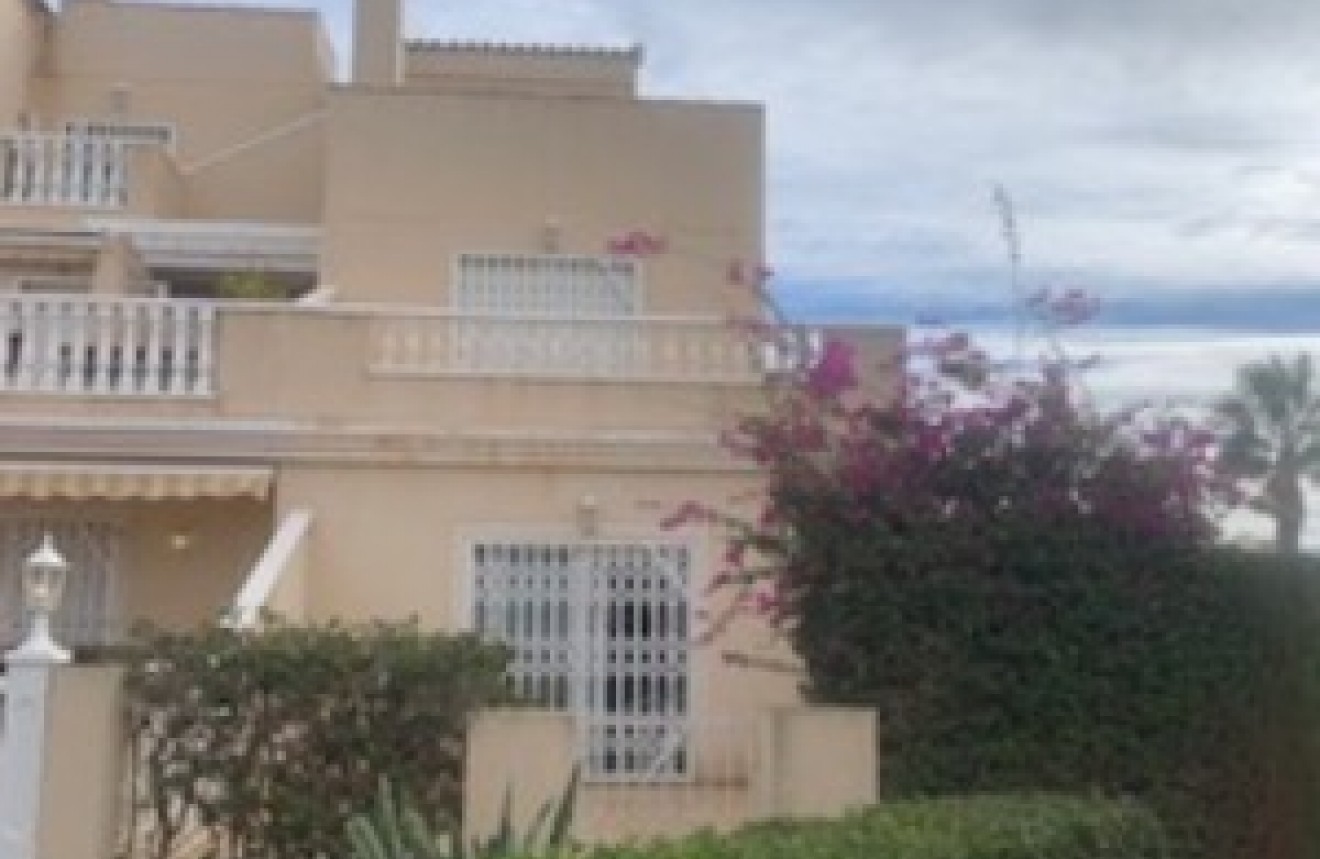 Resale - Chalet -
Los Altos - Costa Blanca