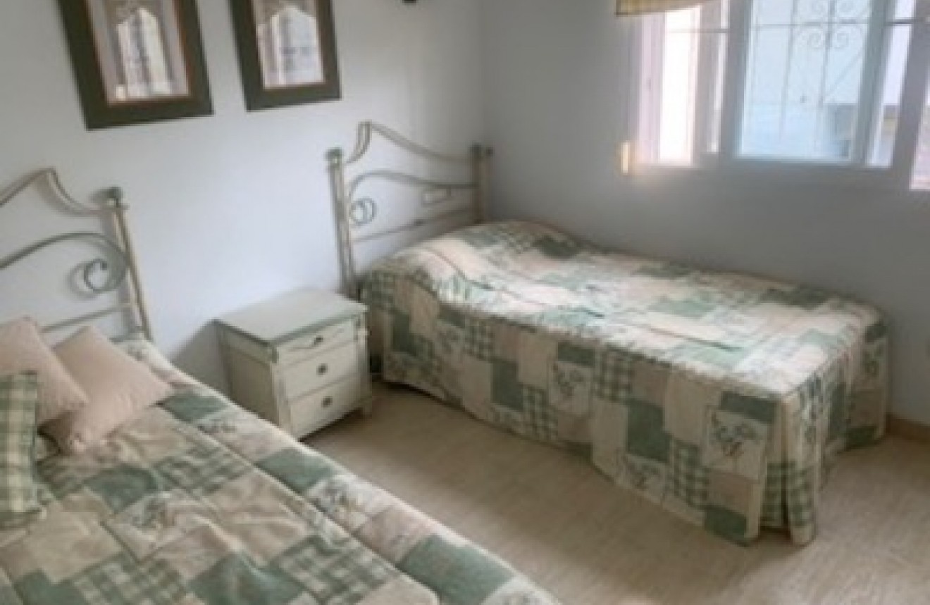 Resale - Chalet -
Los Altos - Costa Blanca