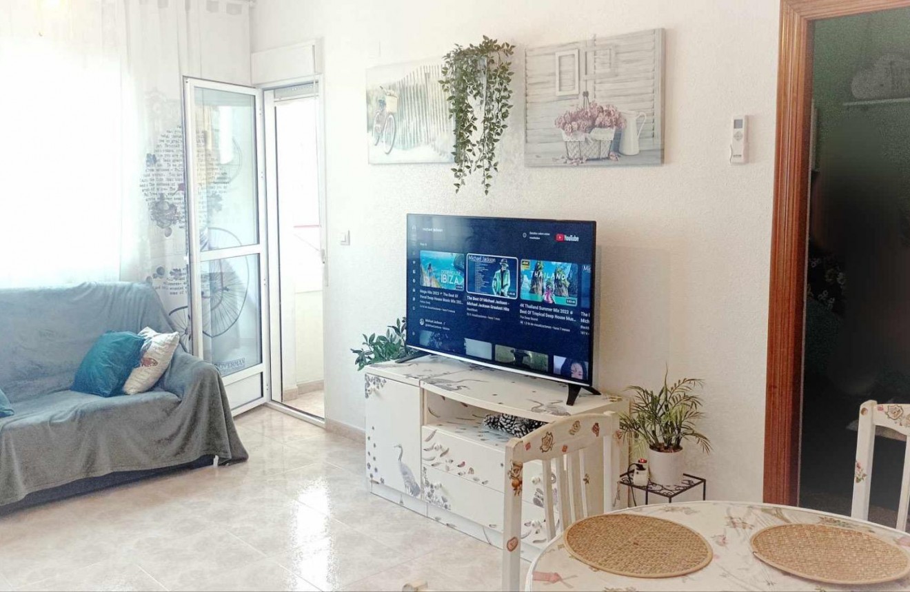 Resale - Apartment / flat -
Torrevieja - Centro