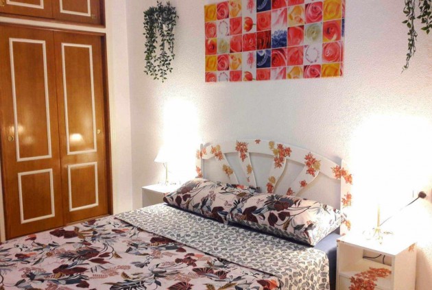 Resale - Apartment / flat -
Torrevieja - Centro