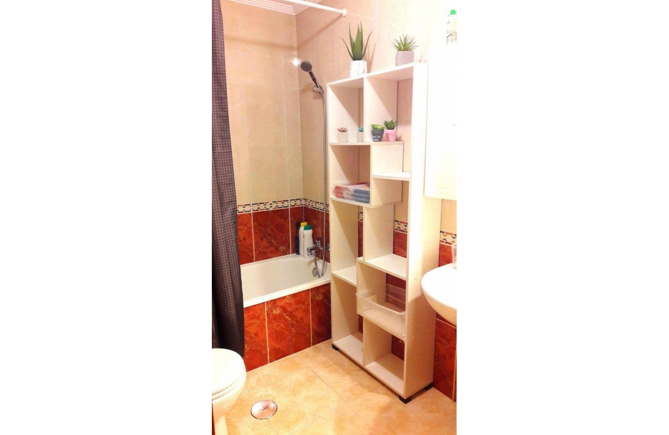 Segunda mano - Apartamento / piso -
Torrevieja - Centro