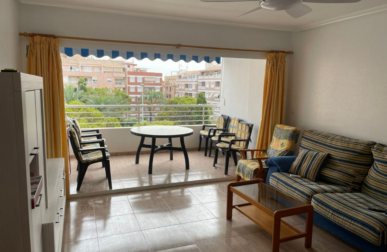 Alquiler a largo plazo - Apartamento / piso -
Torrevieja - Playa del cura