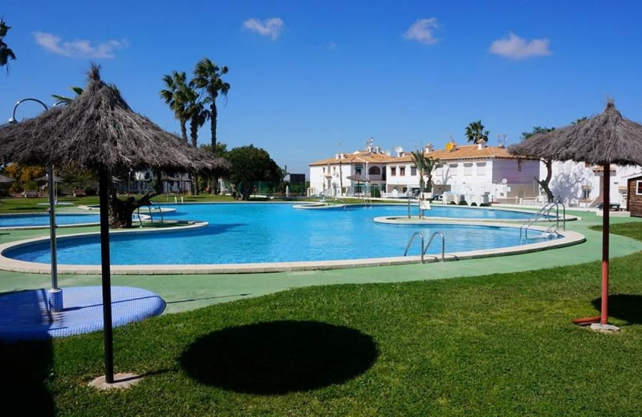 Z drugiej ręki - Bungalow -
Torrevieja - Lago Jardin