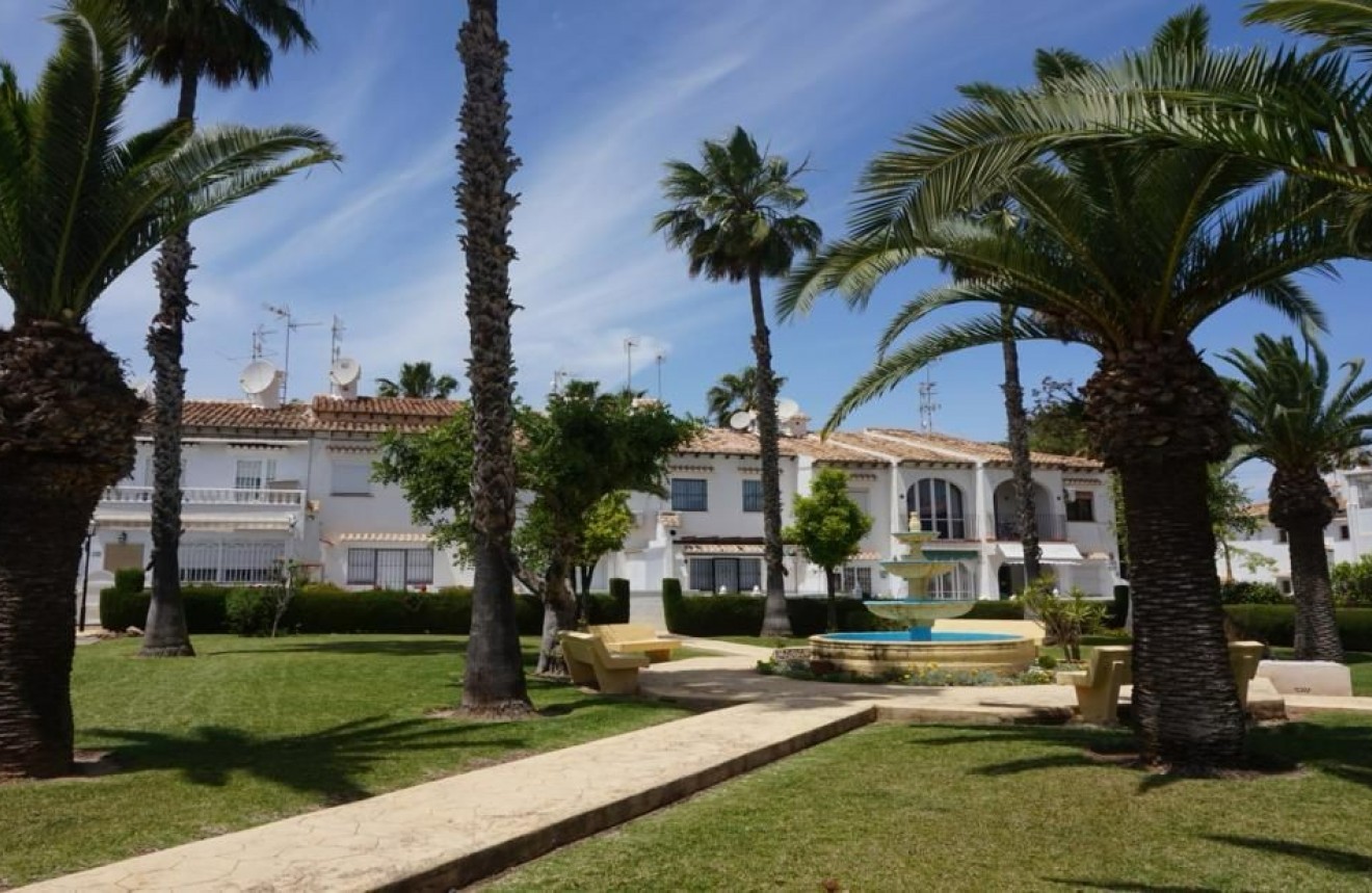 Z drugiej ręki - Bungalow -
Torrevieja - Lago Jardin