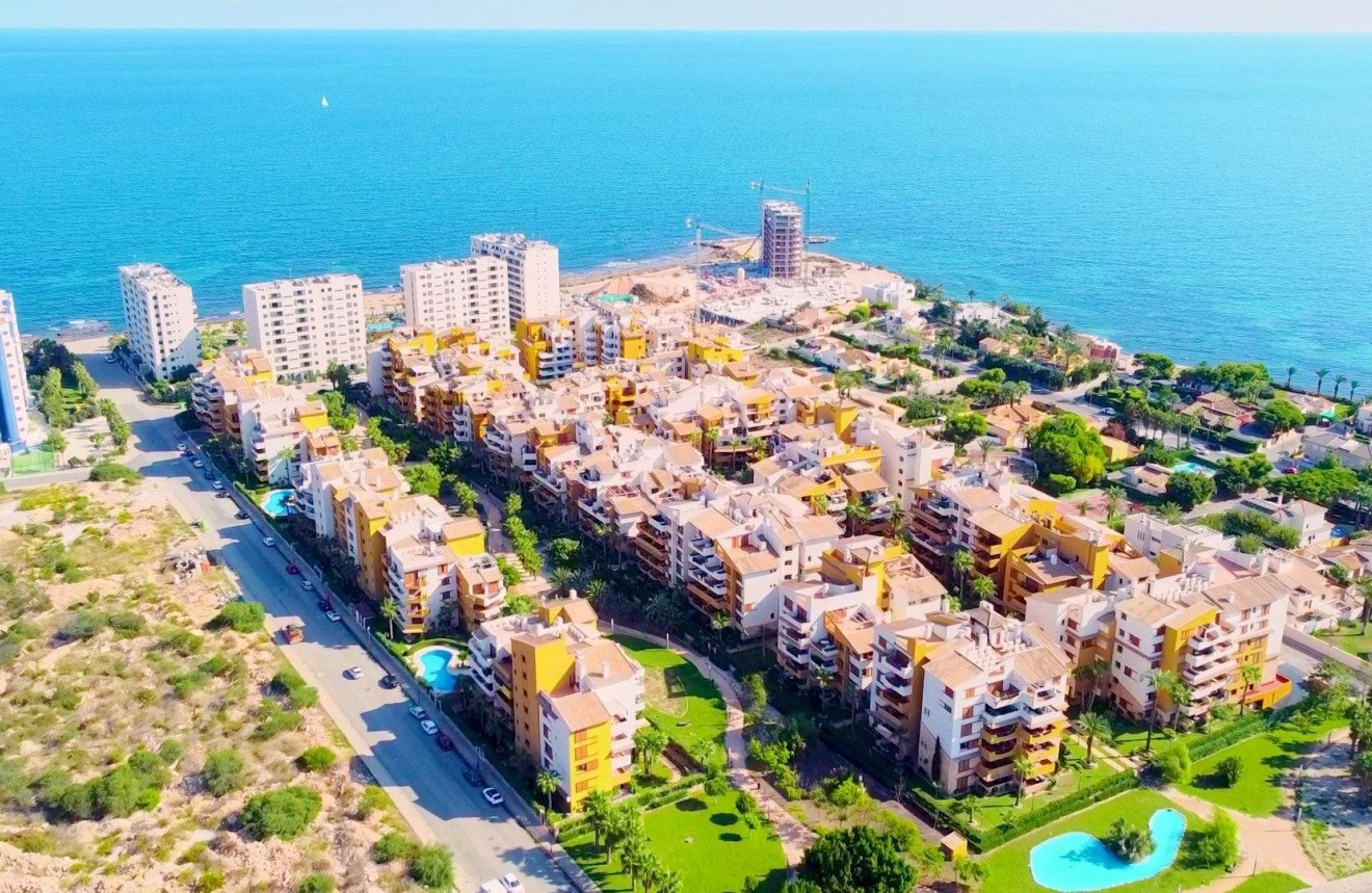 Resale - Apartment / flat -
Torrevieja - Punta prima