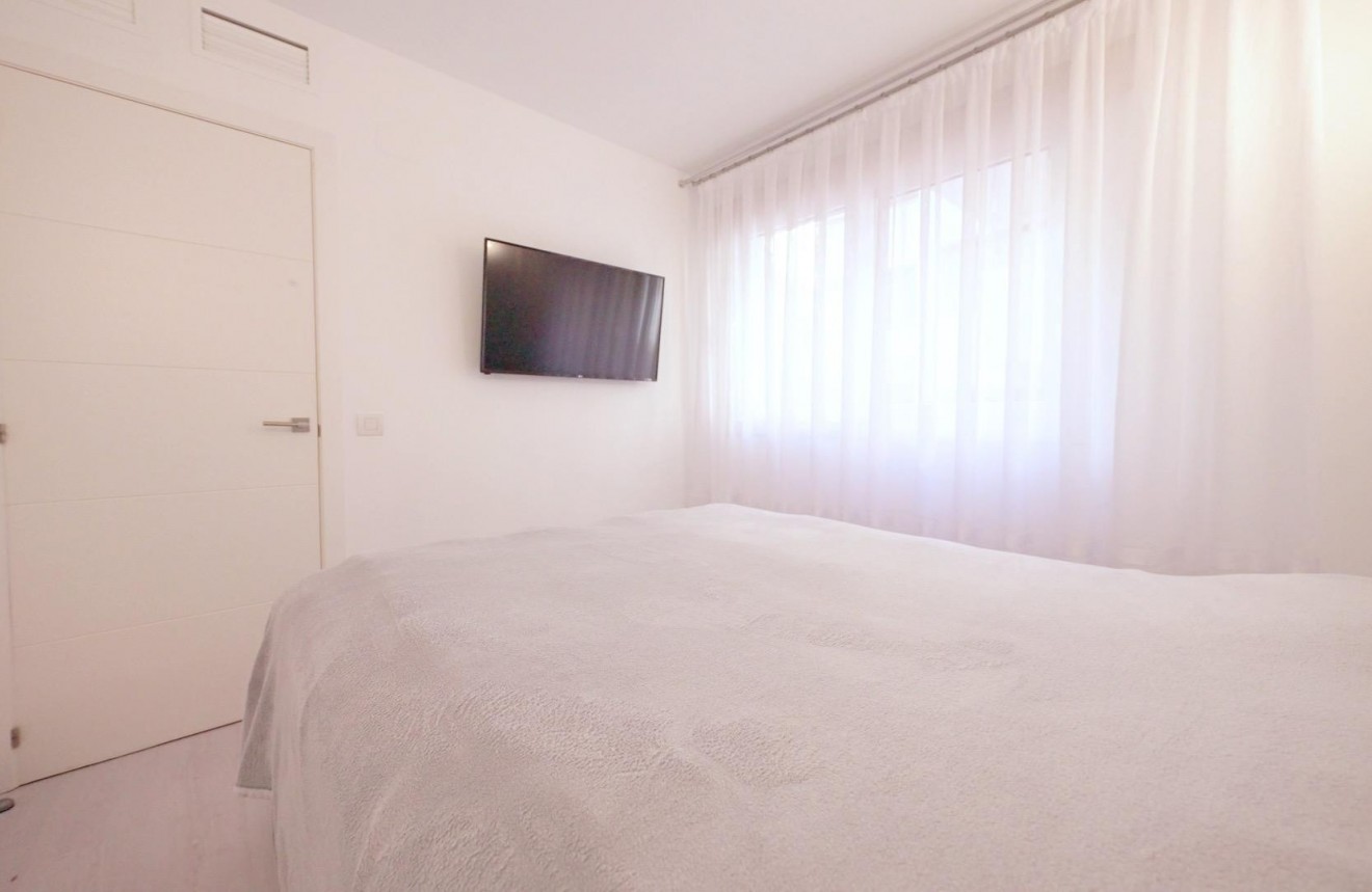 Tweedehands - Appartement / flat -
Torrevieja - Punta prima