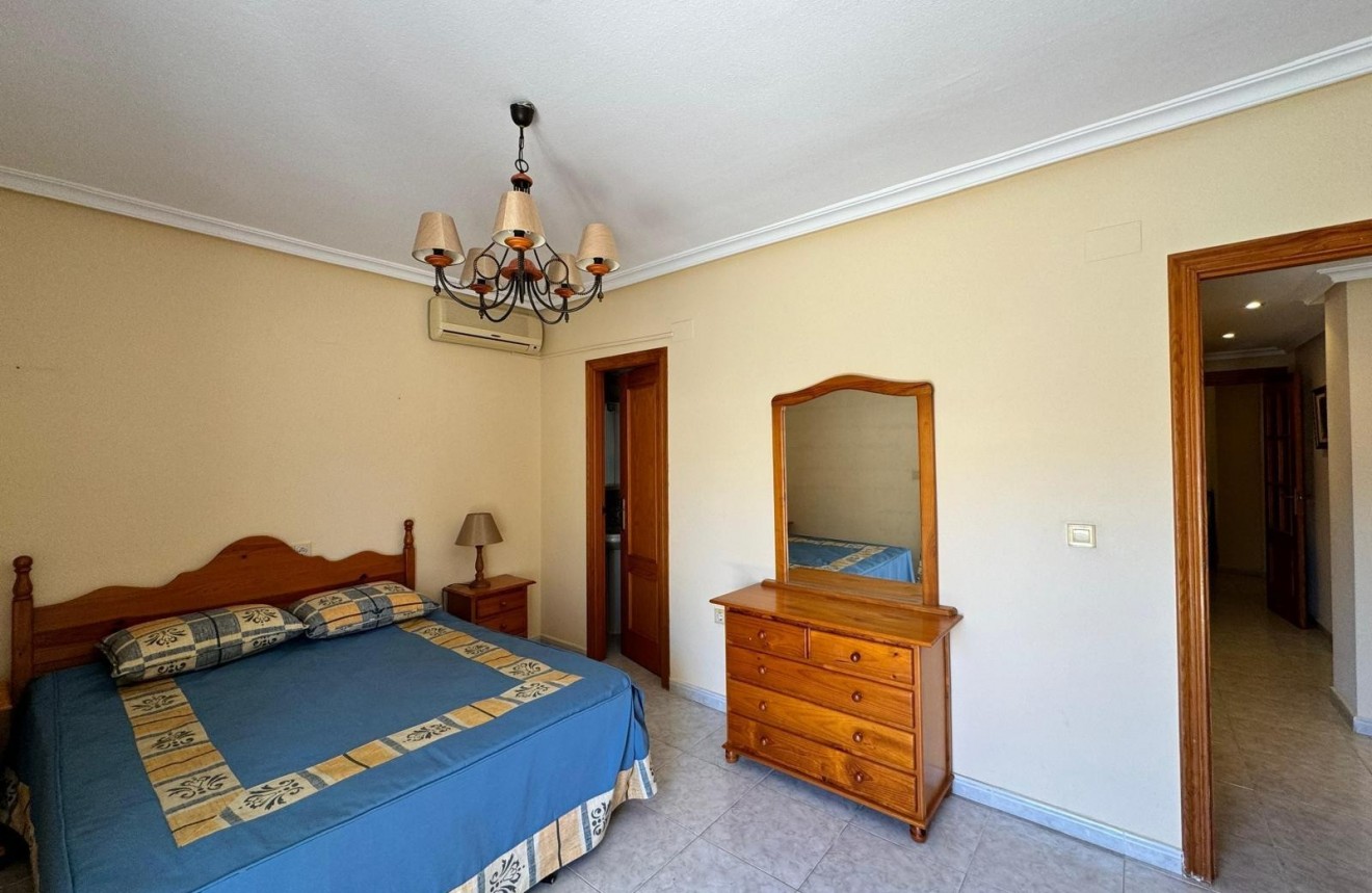 Resale - Apartment / flat -
Torrevieja - Playa del cura