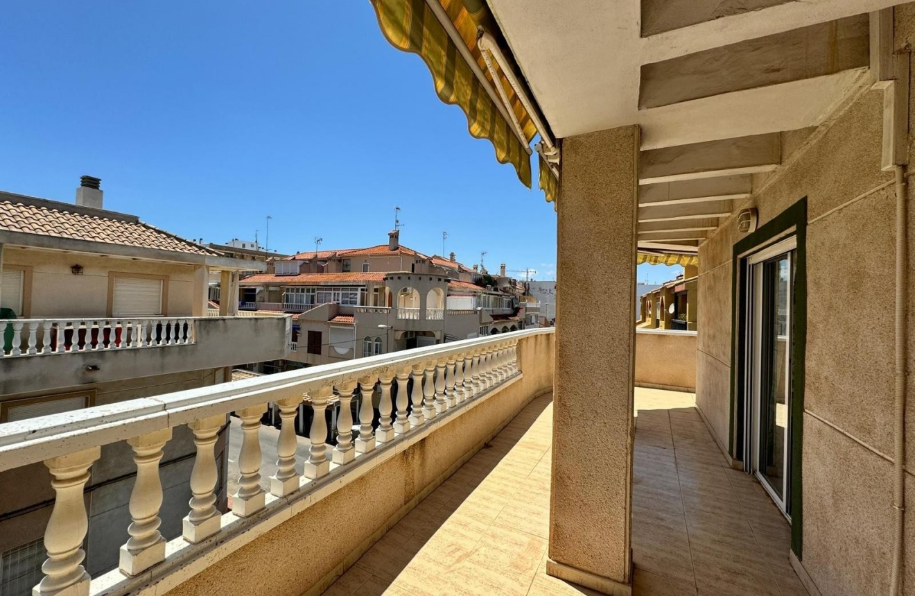 Resale - Apartment / flat -
Torrevieja - Playa del cura