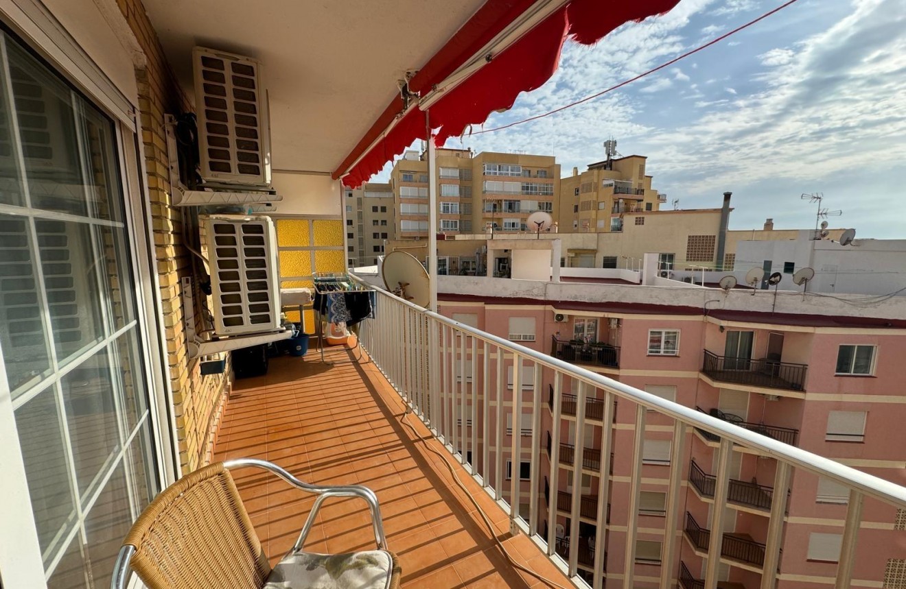 Resale - Apartment / flat -
Torrevieja - Playa del Cura