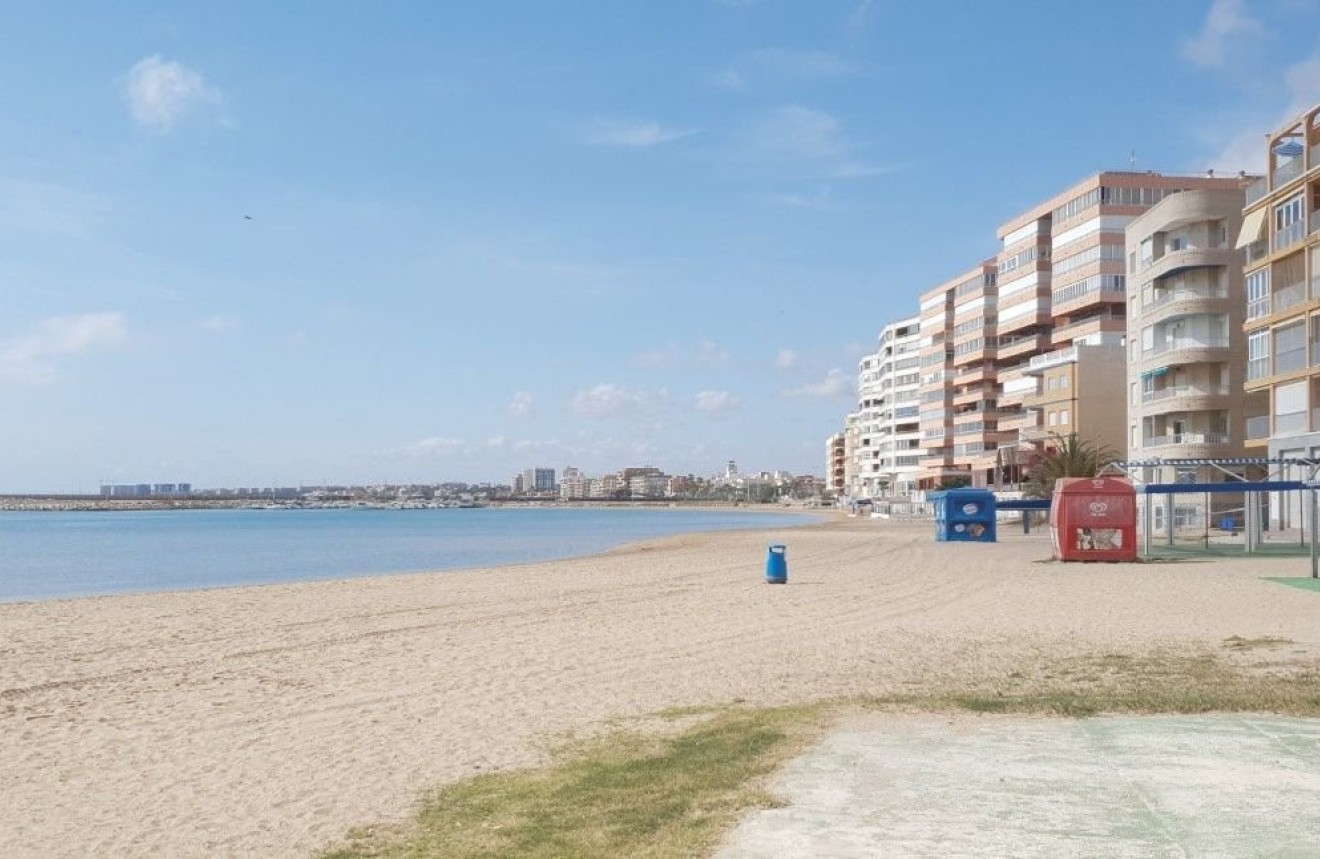 Z drugiej ręki - Mieszkanie w bloku -
Torrevieja - Costa Blanca