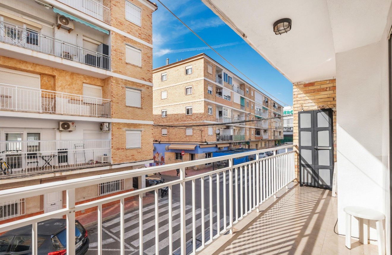 Tweedehands - Appartement / flat -
Torrevieja - Estacion de autobuses