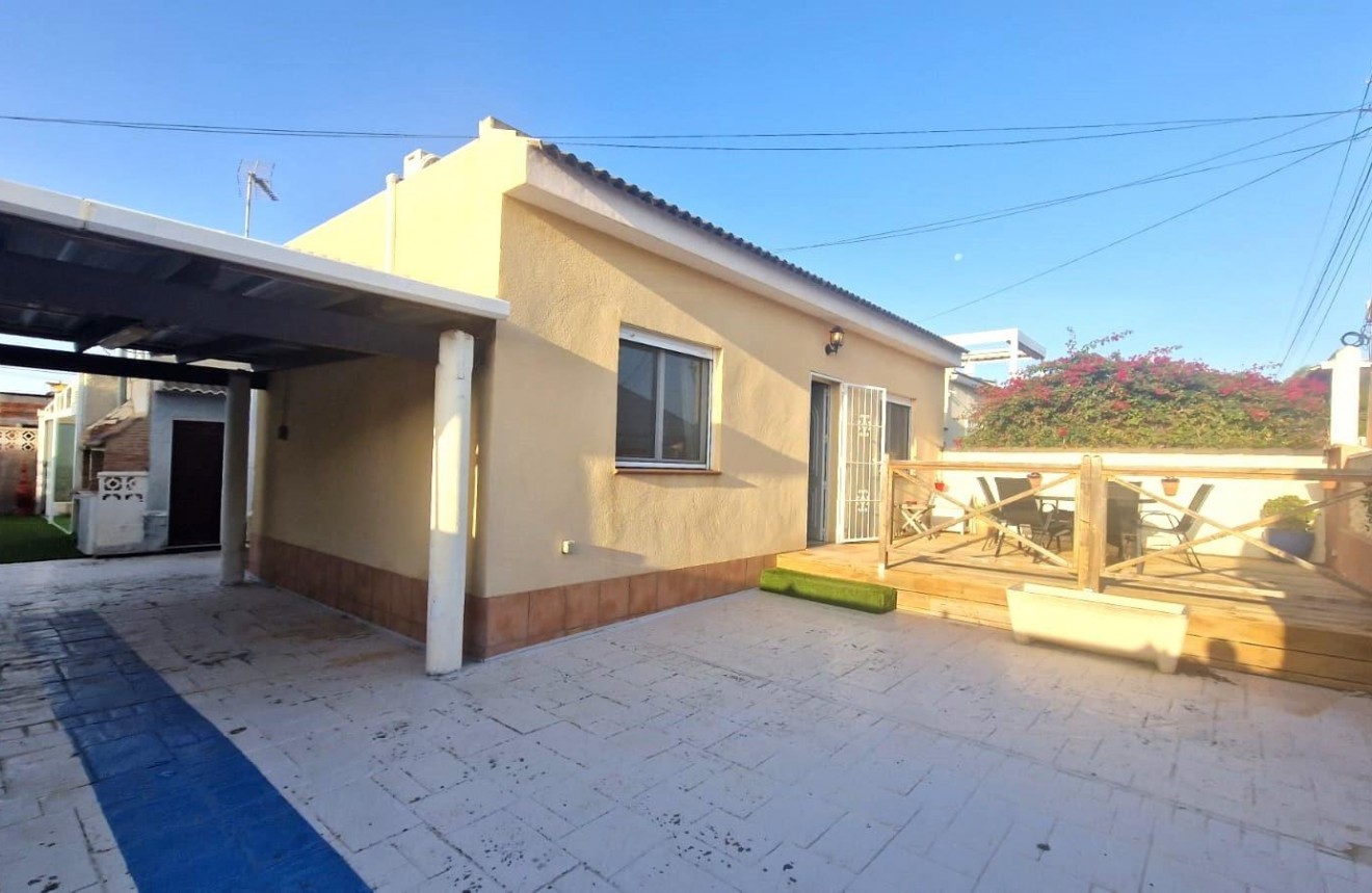 Segunda mano - Chalet -
Torrevieja - San luis